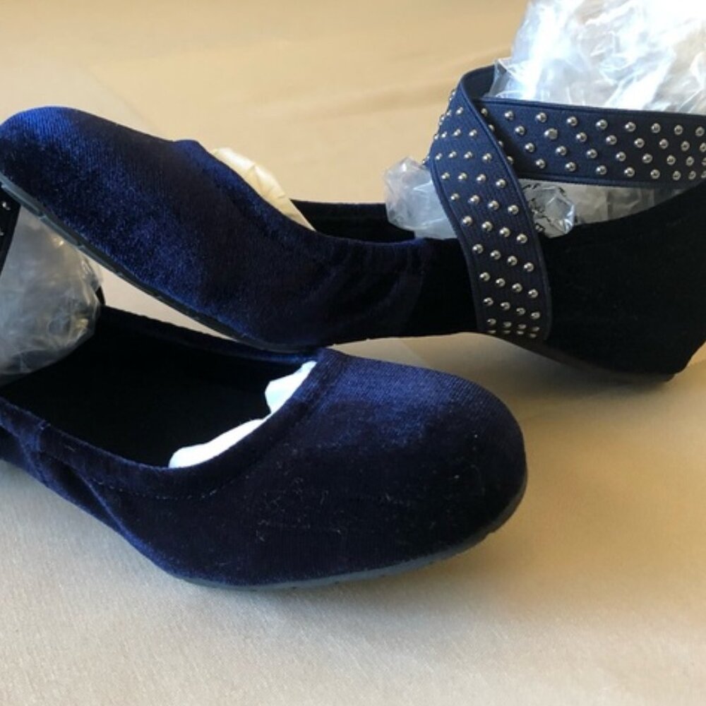 EUC Kenneth Cole Reaction Navy Velvet Studded Flats